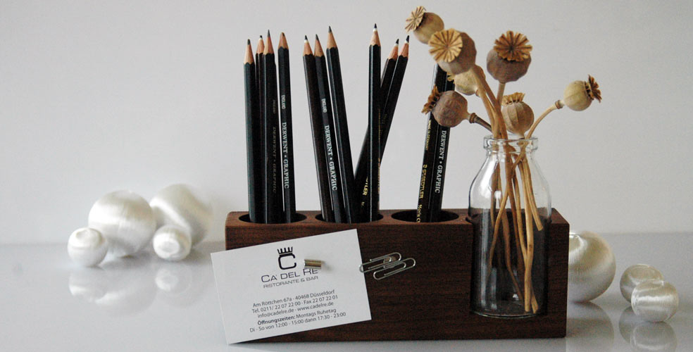 pen holder with magnets